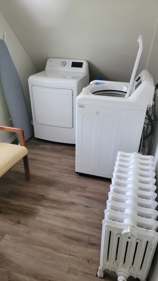 Building Photo - 2518 N Bernard St