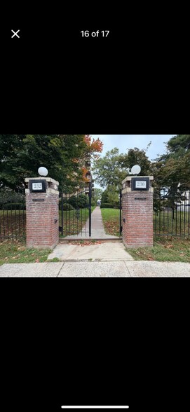 Building Photo - 232 Farmington Ave