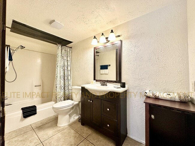 Building Photo - 1620 N Wilmot Rd