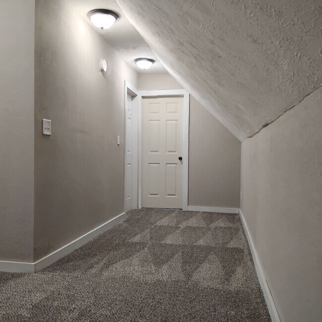 Building Photo - 217 Perrin Ave