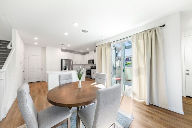 Building Photo - Citrus Heights AMAZING FLOOR-PLAN (Solar) ...