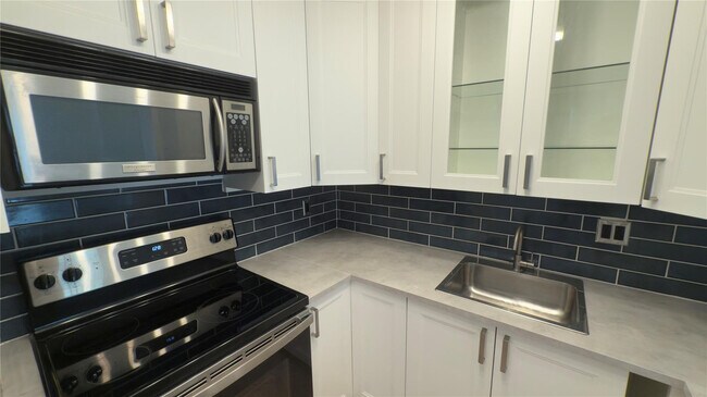 Building Photo - 251 S Cypress Rd