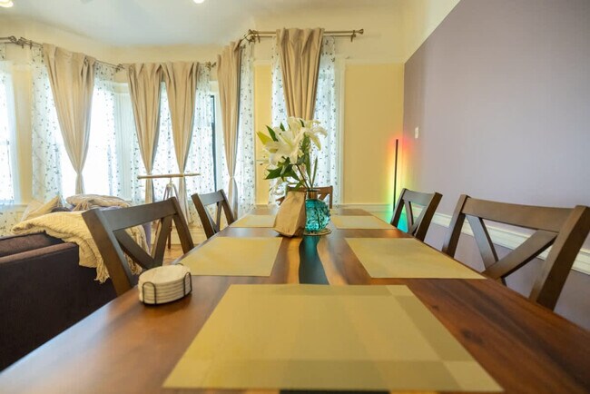 Building Photo - 1107 Broadway-SI ID1309749P