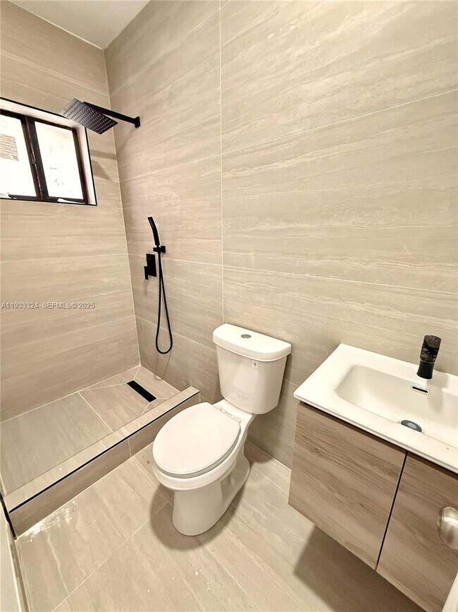 Building Photo - 125 SW 19th Ave