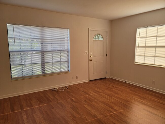 Building Photo - Charm + Plenty of Storage Space-Make this Temple Terrace House A Home!