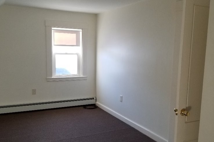 Good size bedroom - 38 Mt Auburn St