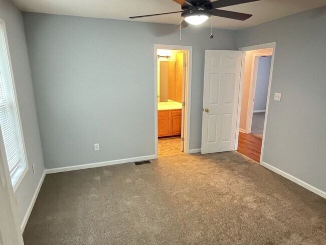 Building Photo - Great 3 Bed, 2 Bath Ranch home in Concord'...