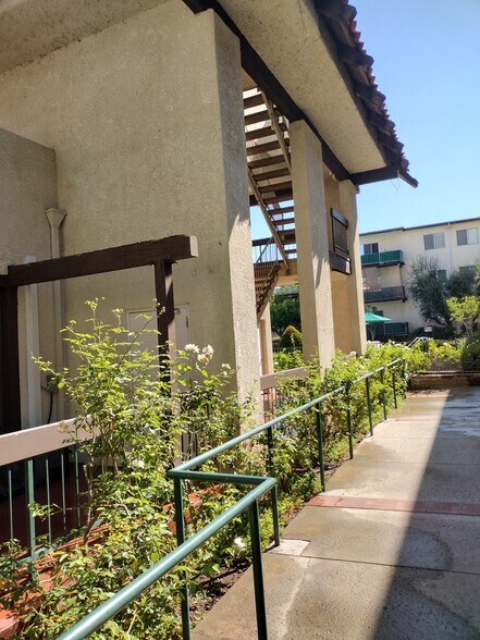 Building Photo - 5460 White Oak Ave