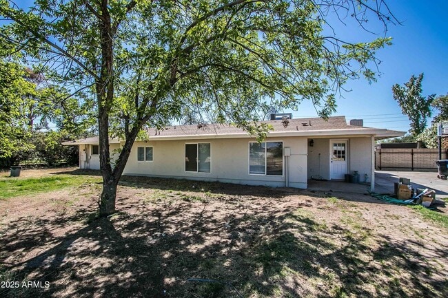 Building Photo - 1905 S Old Greenfield Rd