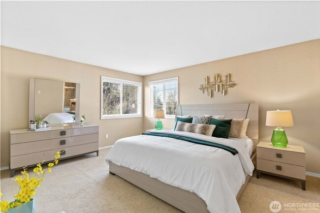 Building Photo - Town house available in desirable woodinville