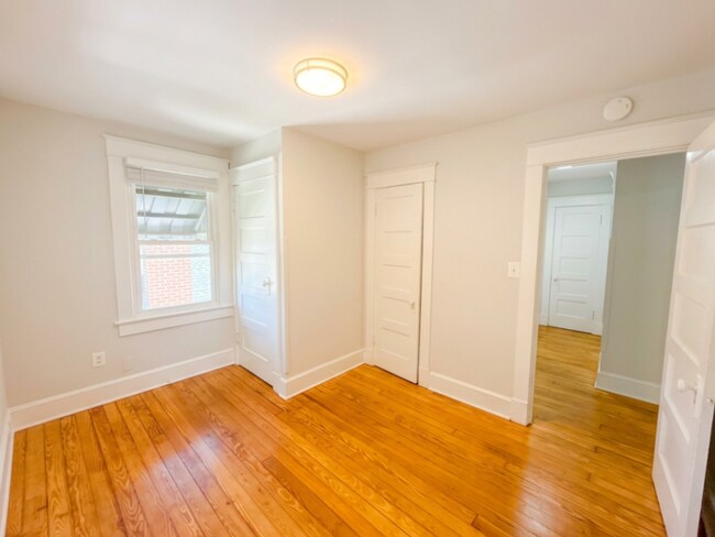 Building Photo - 209 4th Ave