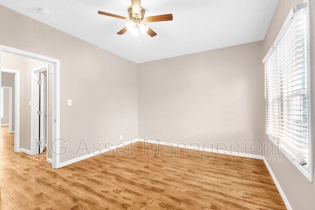 Building Photo - 709 York St