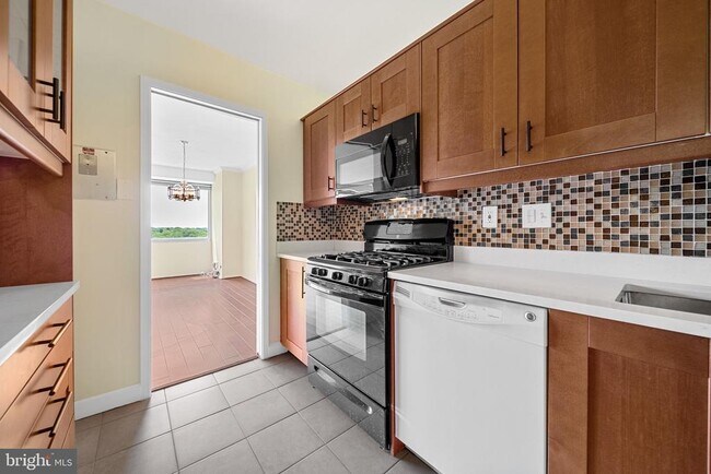 Building Photo - 5500 Friendship Blvd