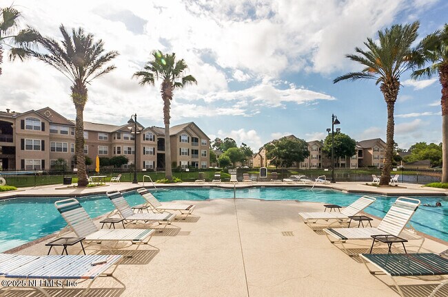 Building Photo - 13810 Sutton Park Dr N