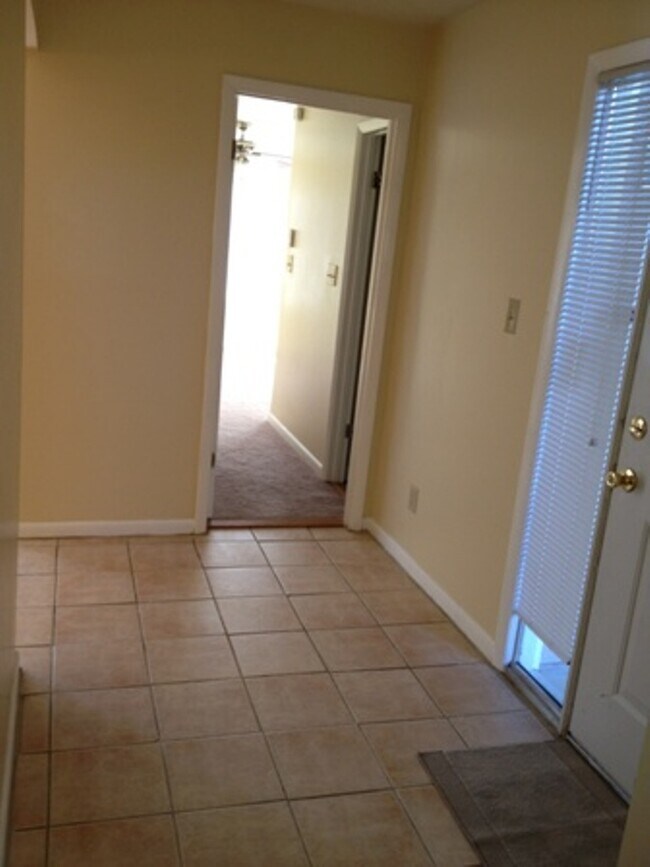 Building Photo - 671 Bartons Landing Pl