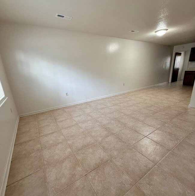 Building Photo - 17 Magnolia Ave SE