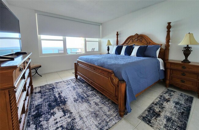 Building Photo - 3505 S Ocean Dr