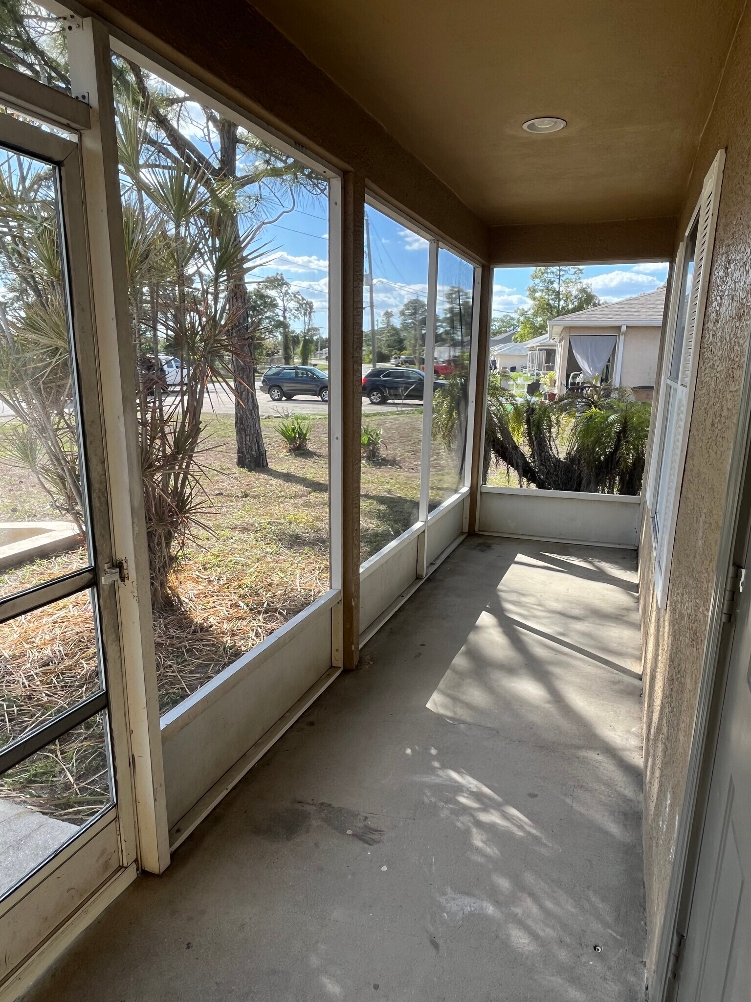 Building Photo - 4712 Golfview Blvd