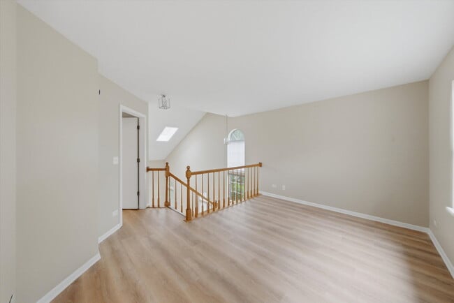 Building Photo - Beautifully Updated End-Unit Townhome