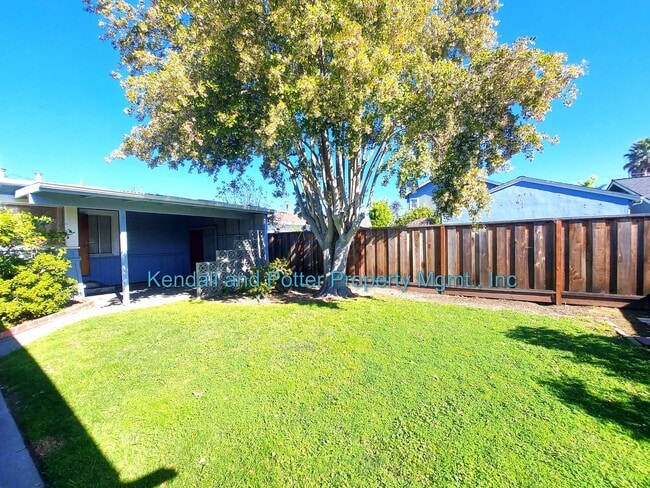 Building Photo - Bright 2BR/1BA Santa Cruz Home with Enclosed Yard & Sunroom!