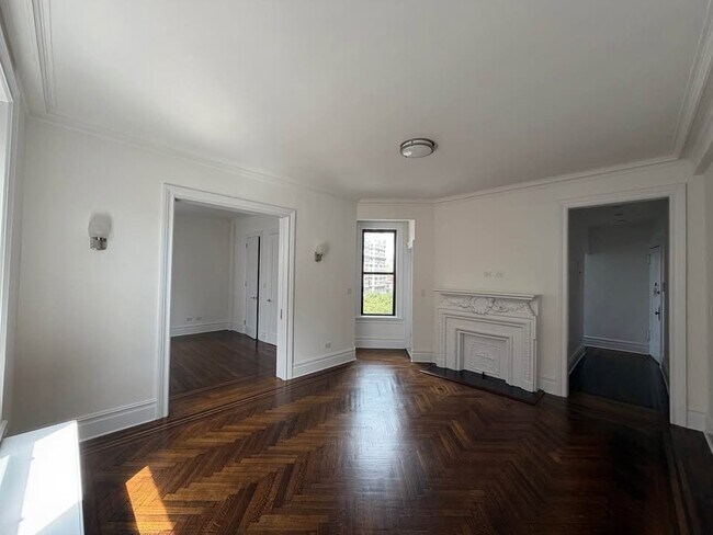 Building Photo - 166 W 72nd St