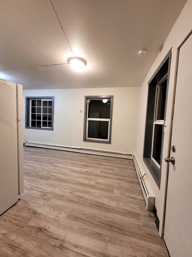 Building Photo - 760 8th Ave