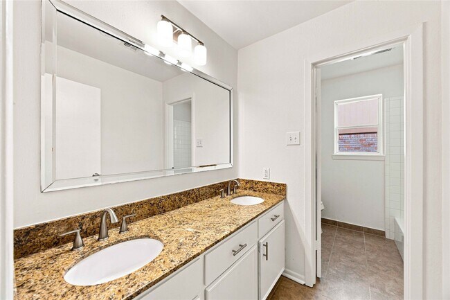 Building Photo - 6215 Queensloch Dr