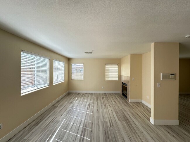 Building Photo - FALCON POINTE