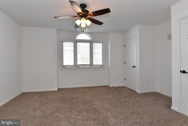 Building Photo - 117 Lakeside Dr