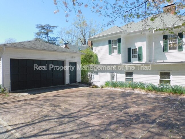 Building Photo - 1224 Glade St NW