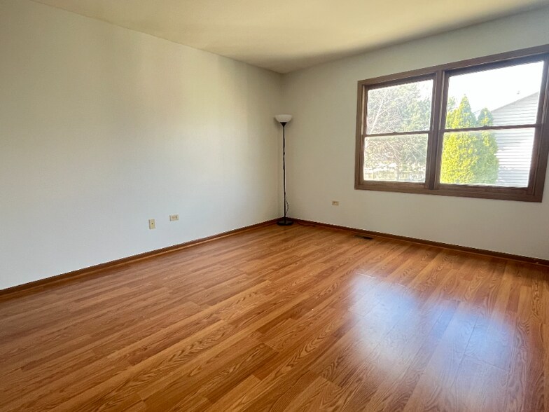 Building Photo - 1689 Apple Valley Rd