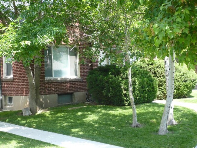 Building Photo - 697 600 W