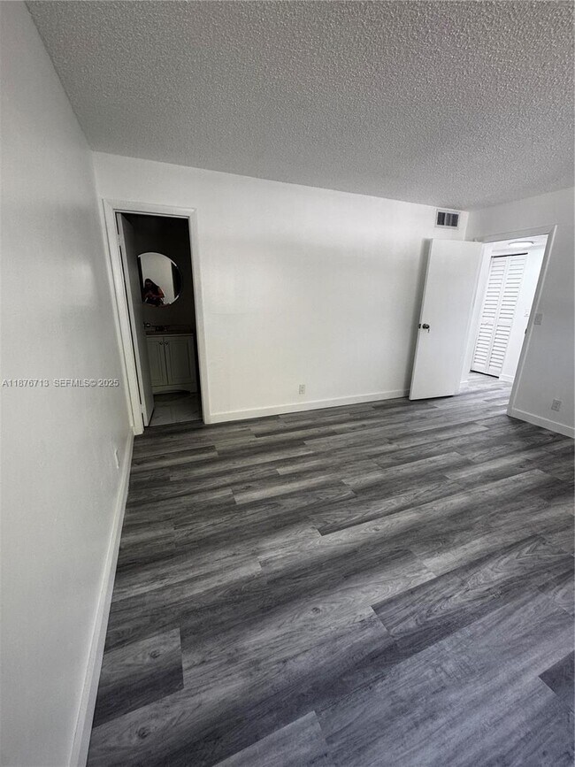 Building Photo - 2515 Polk St