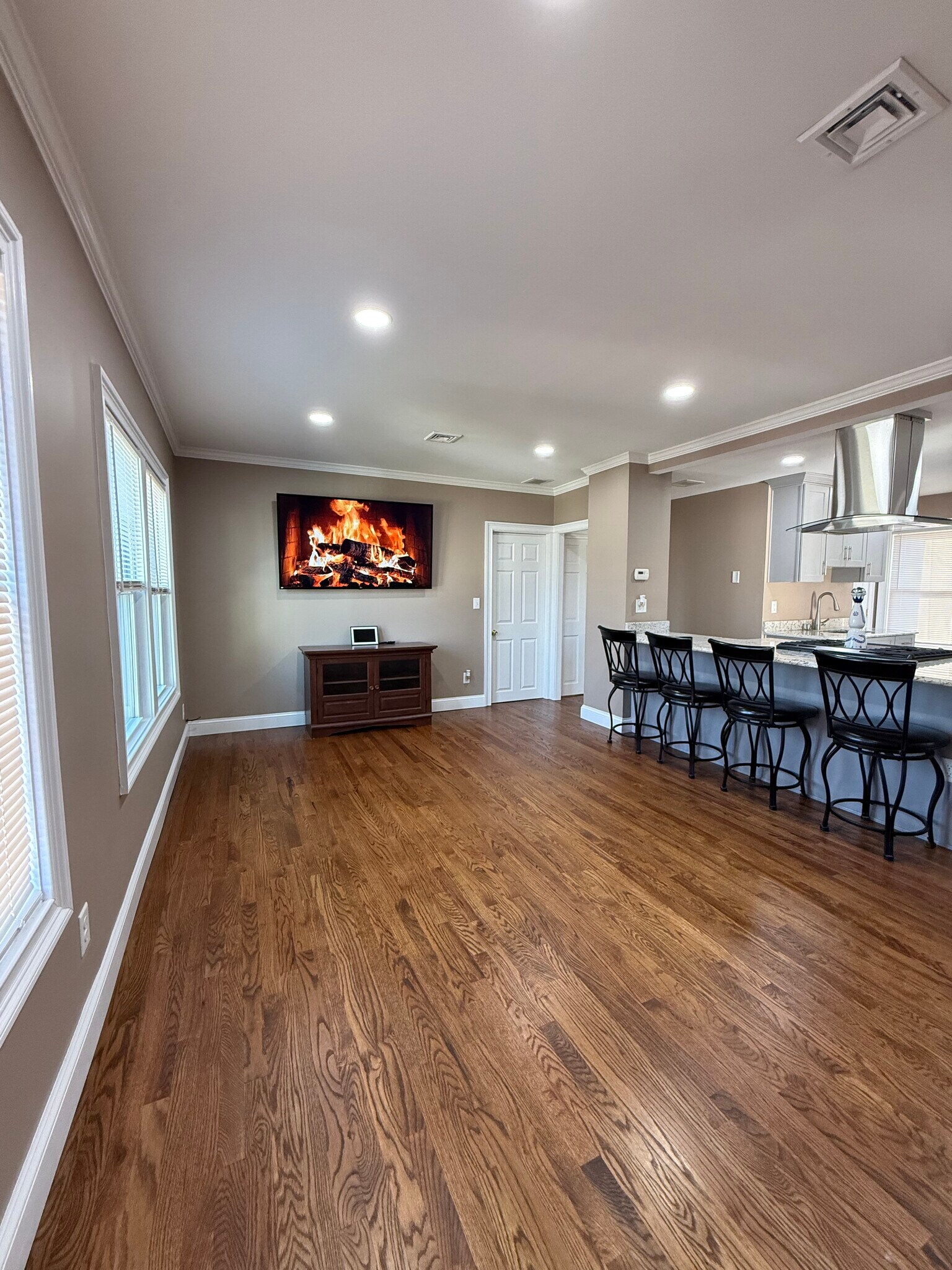 Building Photo - 15 Howard Ave