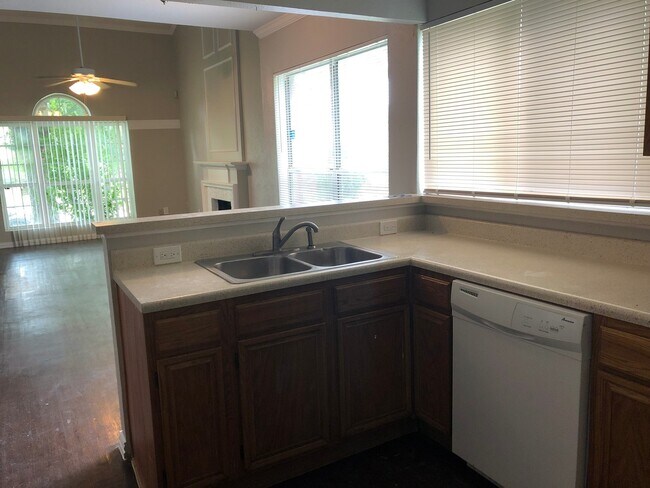 Building Photo - Charming 3 bed 2.5 baths in Rowlett!