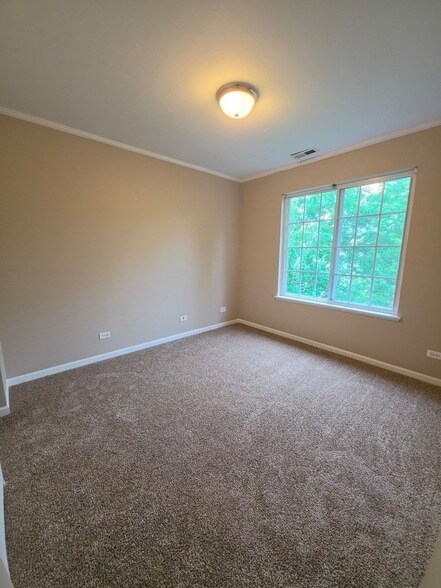 Building Photo - 369 Evergreen Cir