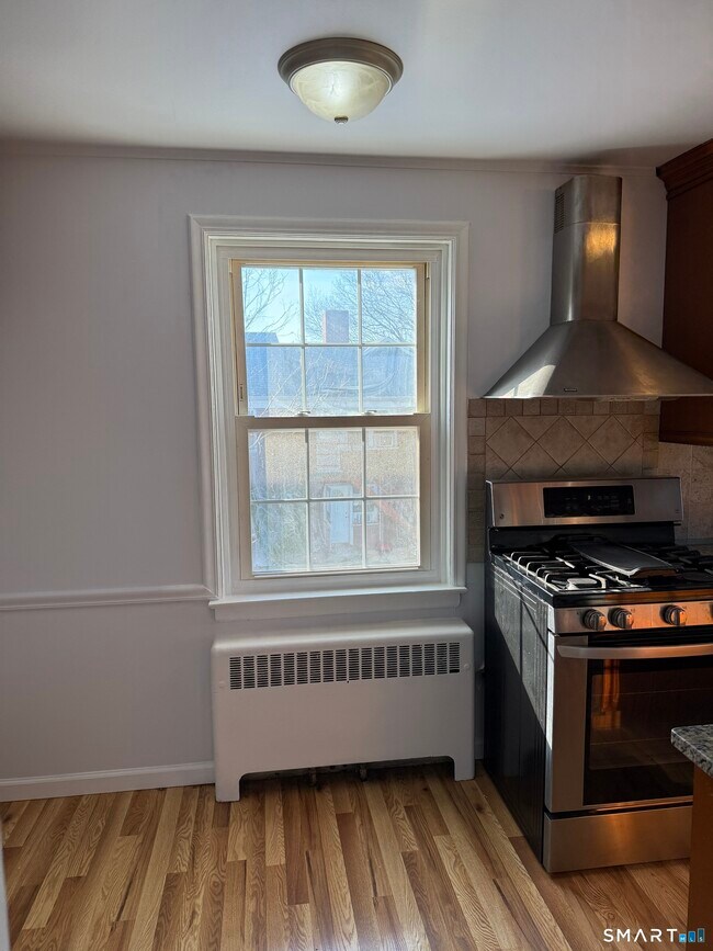 Building Photo - 1084 E Main St