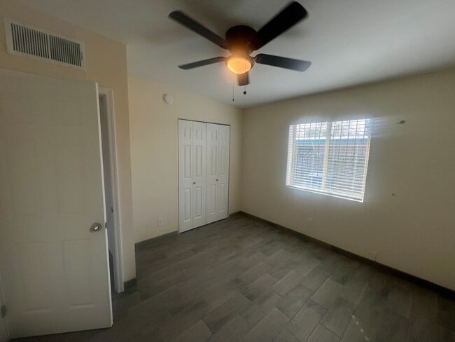 Building Photo - Newly Refurbish 2 Bed. 1 Ba. Duplex Apartment In Convenient Location Closed to Everthing