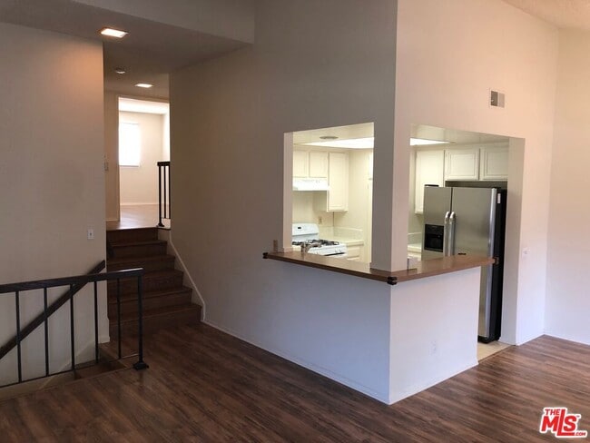 Building Photo - 1588 Palisades Dr