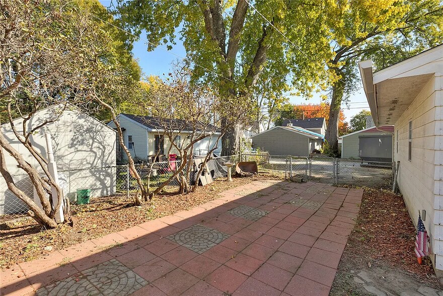 Building Photo - 529 10th St
