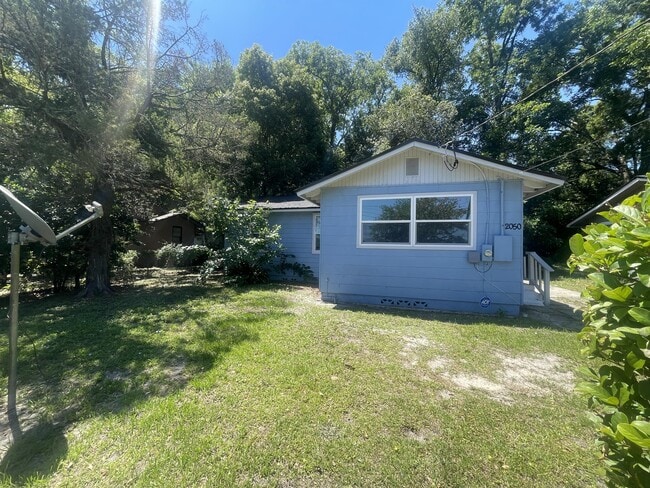 Building Photo - 2050 W 40th St