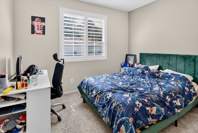 Building Photo - 1528 Knoll Park Glen