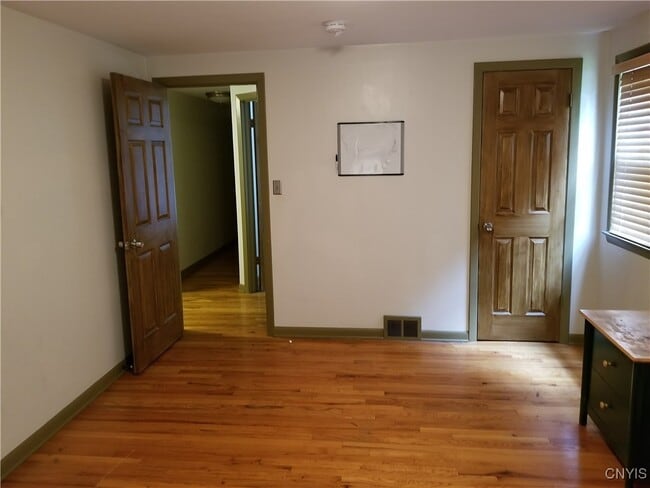 Building Photo - 285 Fellows Ave