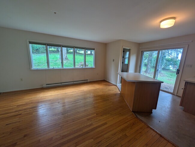 Building Photo - 180 Lenor Dr