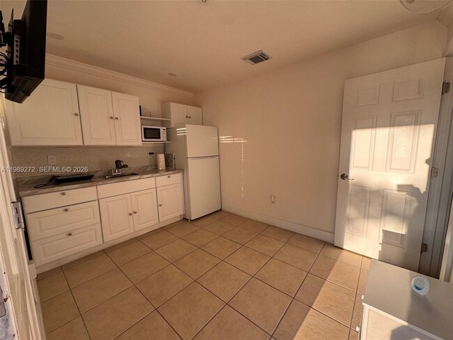 Building Photo - 842 SW 89th Ave