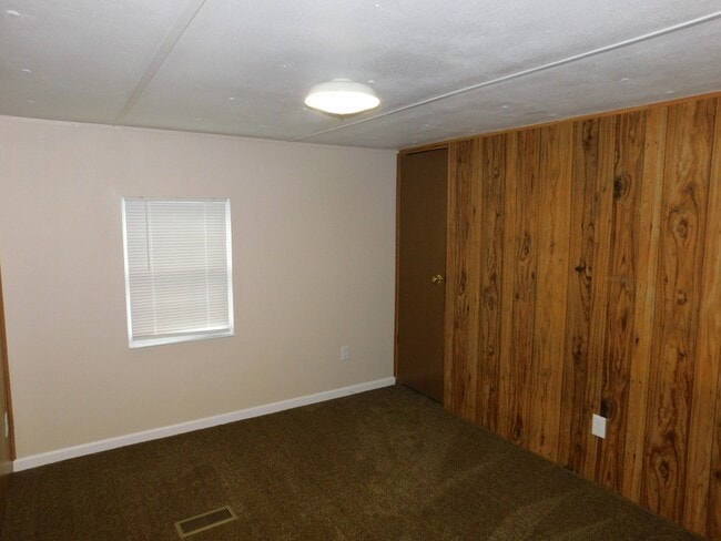 Building Photo - Cozy Modular Home in Newport