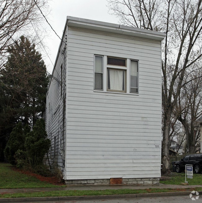 Building Photo - 3911 Decoursey Ave