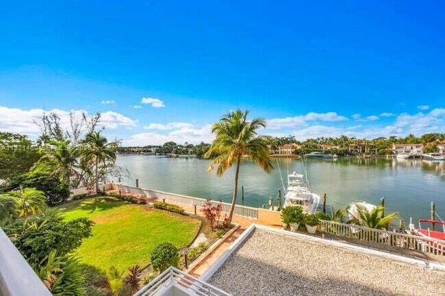 Building Photo - 5600 Collins Ave