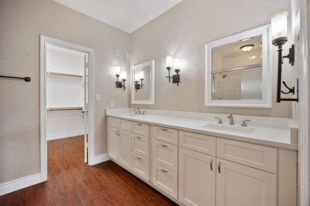 Building Photo - 1908 Signal Ridge Pl