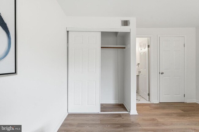 Building Photo - 5603 Independence Cir